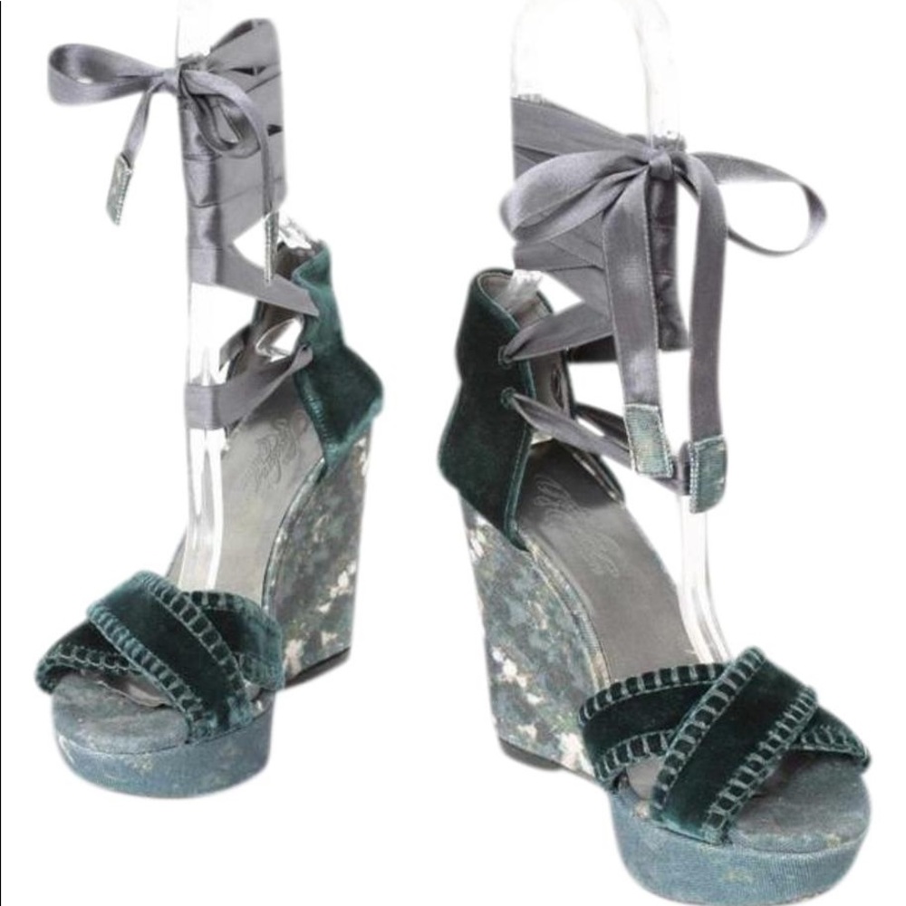 Stuart Weitzman Theodora Callum Wedge